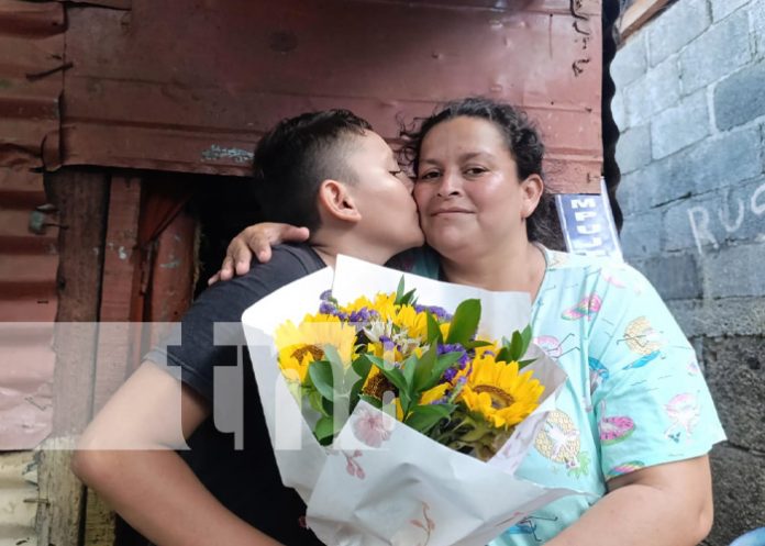 Foto: Promoción con las madrecitas en Crónica TN8 Foto: Promoción con las madrecitas en Crónica TN8