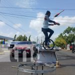 Sueño entre semáforos: el artista que quiere construir su propio circo en Nicaragua Foto: Nehemías, el artista circense callejero / TN8