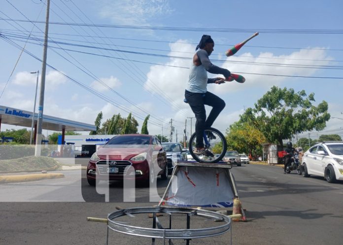 Foto: Nehemías, el artista circense callejero / TN8 Foto: Nehemías, el artista circense callejero / TN8