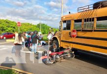 Motociclista queda bajo autobús tras violento choque en Masaya Foto: Accidente de tránsito en rotonda de Masaya / TN8