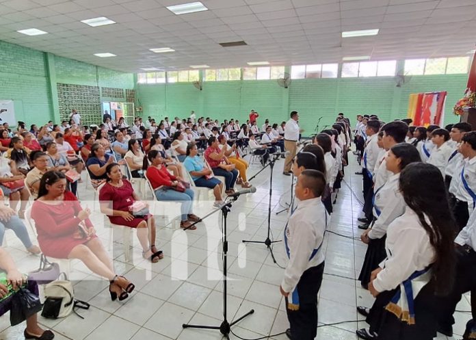 Foto: Coro en homenaje a las madres en León / TN8 Foto: Coro en homenaje a las madres en León / TN8