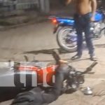 Quedó grave: Fuerte choque entre moto y taxi deja un herido en Bilwi Foto: Fuerte accidente en Bilwi, Caribe Norte / TN8