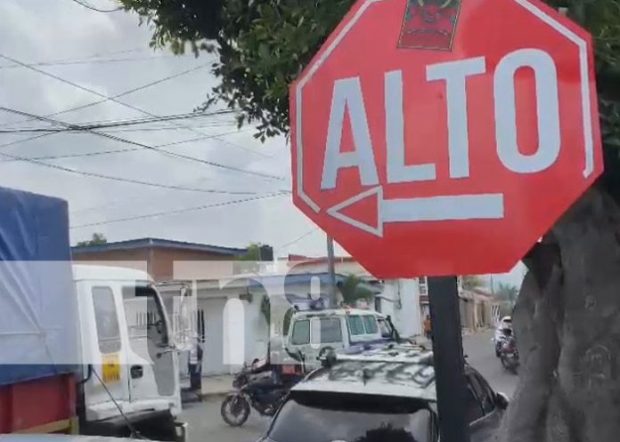 Foto: Fuerte accidente de tránsito en Estelí por irrespetar un Alto / TN8 Foto: Fuerte accidente de tránsito en Estelí por irrespetar un Alto / TN8