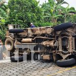 Camioncito lechero se vuelca en carretera a Bocana de Paiwas Foto: Accidente con camión lechero en Paiwas / TN8