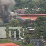 Activación de equipos por incendio en una bodega del Hospital de Bluefields Foto: Incendio en bodega de papelería al costado sur del Hospital de Bluefields / TN8