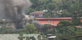 Foto: Incendio en bodega de papelería al costado sur del Hospital de Bluefields / TN8
