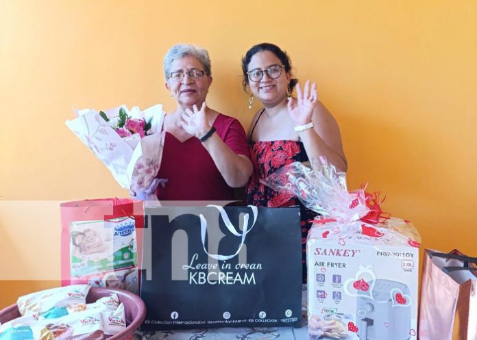 Foto: Madre sobreviviente del cáncer premiada por Crónica TN8 Foto: Madre sobreviviente del cáncer premiada por Crónica TN8