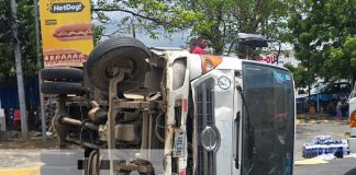 Foto: Accidente con camión de bebidas gaseosas en Managua / TN8