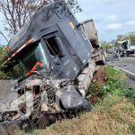 Conductor queda atrapado entre los hierros tras brutal choque cerca de El Crucero Foto: Fuerte accidente con camión en Carretera El Crucero - San Rafael del Sur / TN8