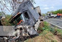 Conductor queda atrapado entre los hierros tras brutal choque cerca de El Crucero Foto: Fuerte accidente con camión en Carretera El Crucero - San Rafael del Sur / TN8