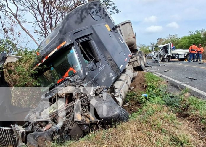 Foto: Fuerte accidente con camión en Carretera El Crucero - San Rafael del Sur / TN8 Foto: Fuerte accidente con camión en Carretera El Crucero - San Rafael del Sur / TN8