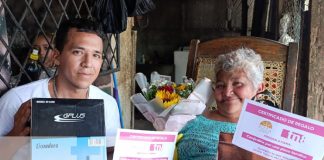 Foto: Entrega de premios a madrecitas con Crónica TN8
