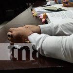 Presentan acusación en Managua por difusión de noticias falsas en Facebook Foto: Comerciante llega a los Juzgados de Managua para denunciar a sujetos por fake news / TN8