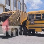 ¡Caos en la vía pública! Camión embiste a bus lleno de pasajeros en Estelí Foto: Choque entre camión y bus en Estelí / TN8