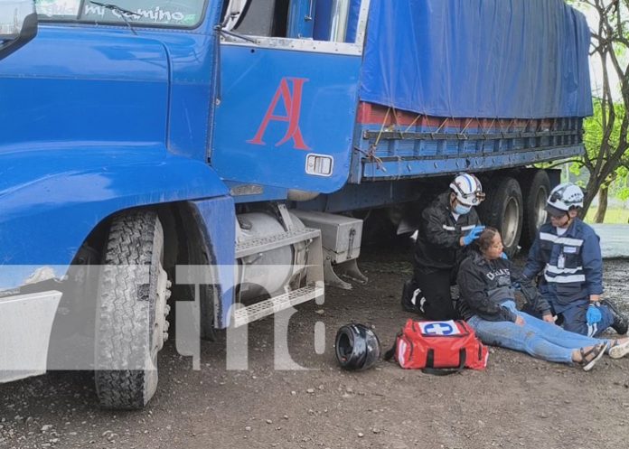 Foto: Accidente de una mujer contra un camión en Estelí / TN8