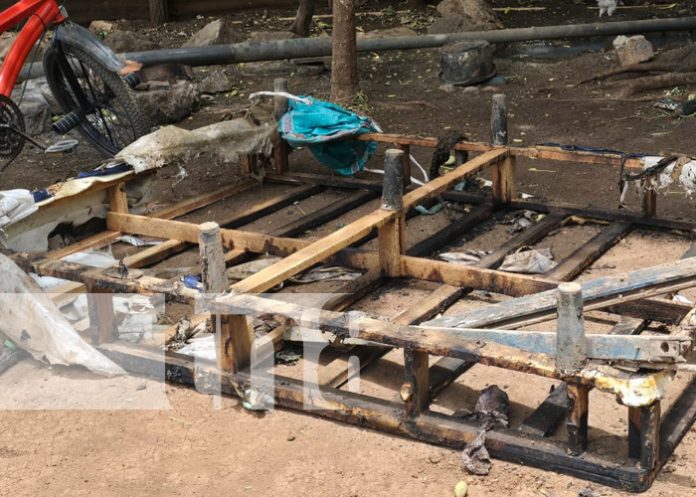 Foto: Fuerte incendio consume una vivienda en Tipitapa / TN8 Foto: Fuerte incendio consume una vivienda en Tipitapa / TN8