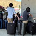 17 familiares de “El Chapo” Guzmán se entregan al FBI en Tijuana Foto: 17 parientes de “El Chapo” Bajo custodia en Tijuana /Cortesía