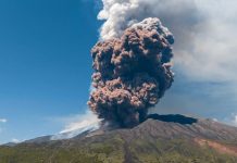 Volcán Etna entra en erupción y autoridades italianas activan protocolos Foto: El volcán Etna entra en erupción en Italia/Cortesía