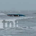 Naufraga lancha pesquera en Bilwi y la comunidad responde Foto: Naufragio en Bilwi, Puerto Cabezas/TN8
