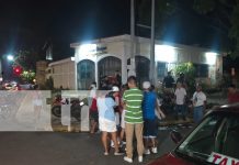 Foto: Accidente de tránsito deja a motorizado lesionado y a un taxista agredido en Managua/TN8