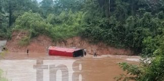 Foto: Accidente en la carretera Siuna-Rosita y el volcamiento de un camión en Bonanza/TN8