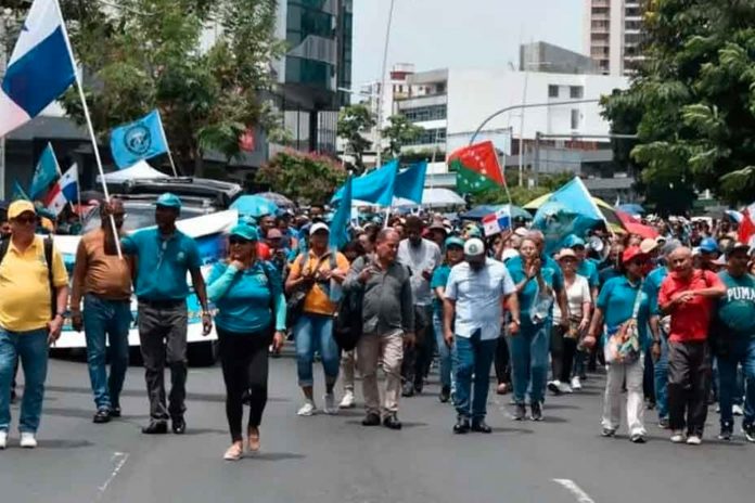 1 Foto: Docentes panameños prolongan huelga ante negativa del Gobierno a dialogar / Cortesía
