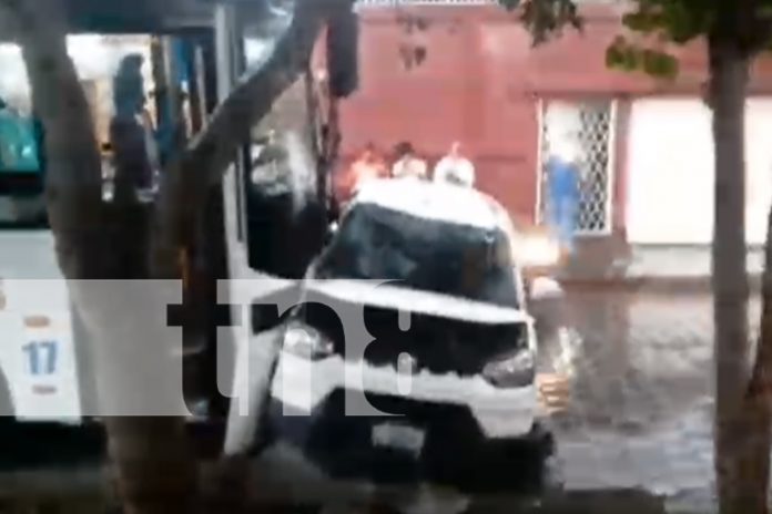 Foto: Conductores imprudentes causan percances en el barrio Ducualí/TN8 Foto: Conductores imprudentes causan percances en el barrio Ducualí/TN8