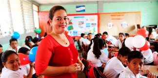 Foto: Nicaragua honra la entrega y compromiso de sus educadores / Cortesía