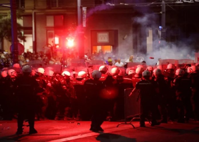 Foto: Enfrentamientos en Serbia /cortesía Foto: Enfrentamientos en Serbia /cortesía