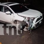 «Rápidos y Furiosos» arrasan la noche en Rotonda de Ticuantepe Foto:Conductor ebrio arrasa con todo en la Rotonda de Ticuantepe/TN8