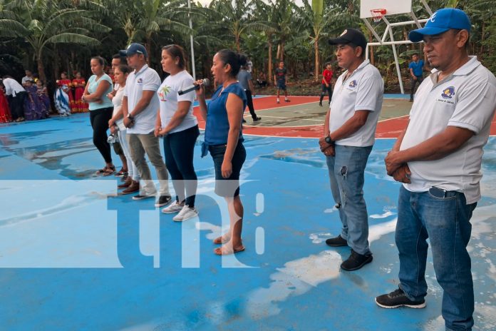 Foto: Jóvenes de Ometepe ya cuentan con una cancha iluminada/TN8
