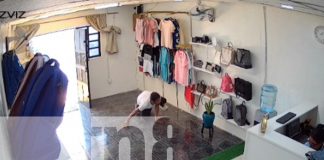 Foto: El que parpadea pierde: Robo descarado en barrio Altagracia /TN8