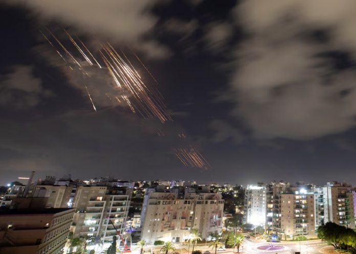 Foto: Irán bombardea Tel Aviv /cortesía Foto: Irán bombardea Tel Aviv /cortesía