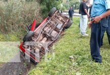 Foto: Camioneta se vuelca frente al Zoológico Nacional dejando varios lesionados/TN8