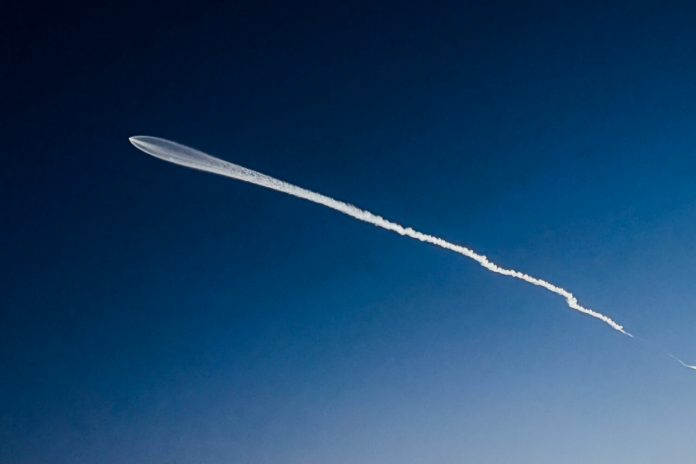 2 Foto:Falcon 9 ilumina el cielo nocturno de Baja California/Cortesía