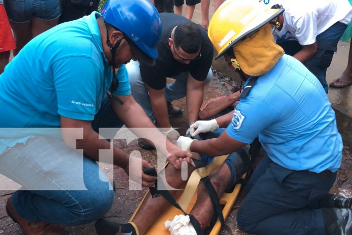 Foto: Pareja sufre graves lesiones tras accidente con taxi en Bilwi/TN8