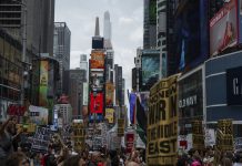 «Trump es un criminal de guerra»: protesta en Nueva York contra los ataques a Irán Foto: Protestas estallan en EE.UU. tras el ataque contra Irán /Cortesía
