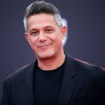 Alejandro Sanz responde a las acusaciones de Ivet Playà Foto: Alejandro Sanz se defiende con amor /cortesía