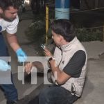 Brutal golpiza a motociclista en plena vía pública de Estelí Foto: Motociclista es agredido por varios sujetos en Estelí/TN8