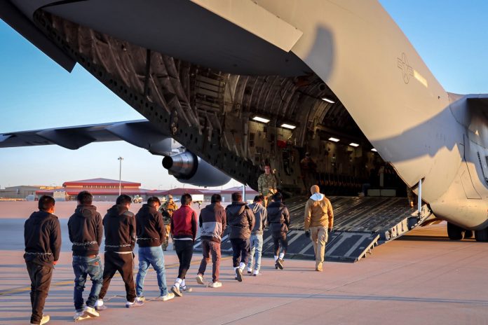 Foto: Trump busca deportar un millón de inmigrantes por año /Cortesía