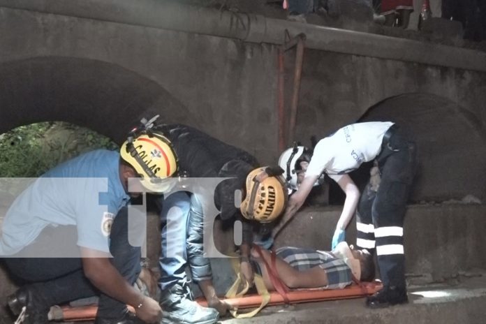 Foto: ¡Paseo peligroso! Hombre en estado de ebriedad cae de un puente en Estelí/TN8