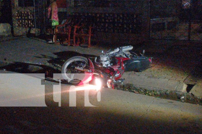 Foto: Un motociclista perdió la vida al estrellarse contra un objeto fijo en Managua/TN8