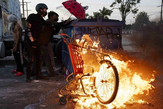 Foto: Saqueos masivos en medio del caos en Los Ángeles /Cortesía Foto: Saqueos masivos en medio del caos en Los Ángeles /Cortesía