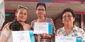 Foto: maestros de Carazo certificados en informática/TN8