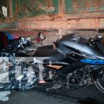 Motociclista muere al estrellarse contra camión en Rivas