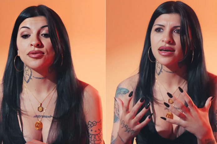 Foto: Cazzu compartió una historia en la que aparece sonriente/Cortesía