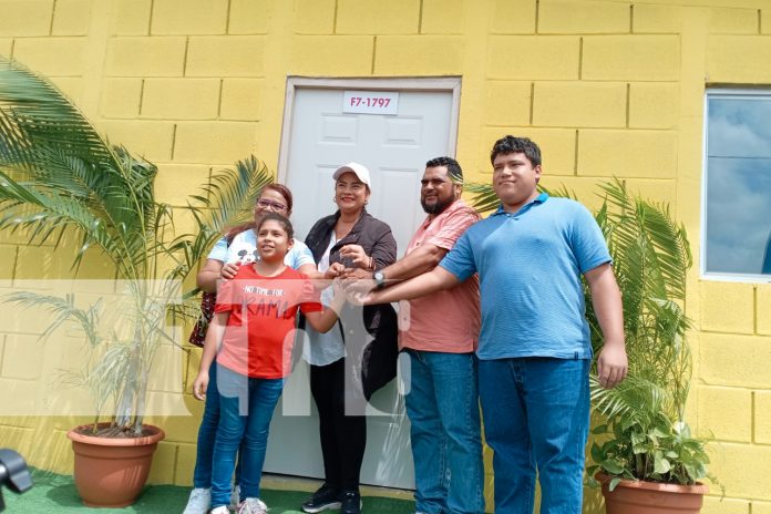 Foto: 100 familias celebran su casa propia en Caminos del Río /TN8 Foto: 100 familias celebran su casa propia en Caminos del Río /TN8