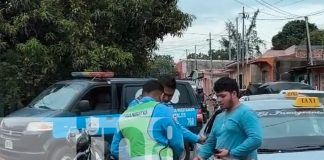Foto:Capturan motociclista por conducir sobre una sola llanta/TN8