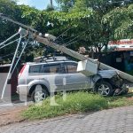 Hombre se duerme al volante y se estrella contra un poste en Managua Foto: Fuerte accidente en Managua/TN8