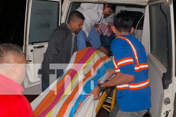 4 Foto:Impactante choque en Chontales: rescatan a joven de un barranco/TN8